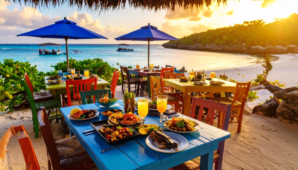 Karibisches Restaurant auf Bonaire mit lokalen Spezialitäten bei Sonnenuntergang, gesellige Atmosphäre.